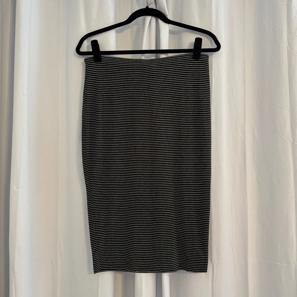 Vince Camuto NWT Black White Striped Midi Skirt Raw Hem Women’s Small - Picture 3 of 9